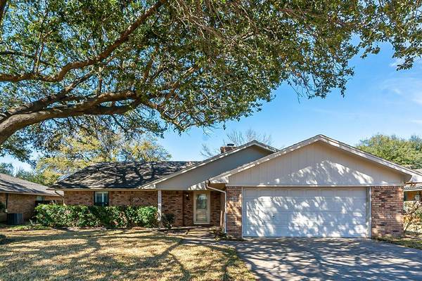 1101 De Pauw Drive, Arlington, TX 76012