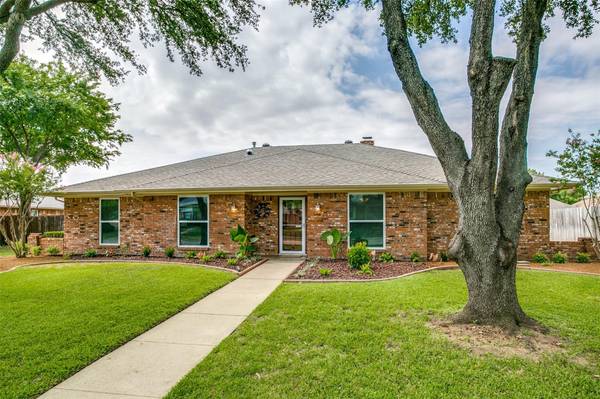 1530 Oak Creek Drive, Lewisville, TX 75077