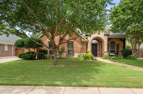 3901 Park Wood Drive, Corinth, TX 76208