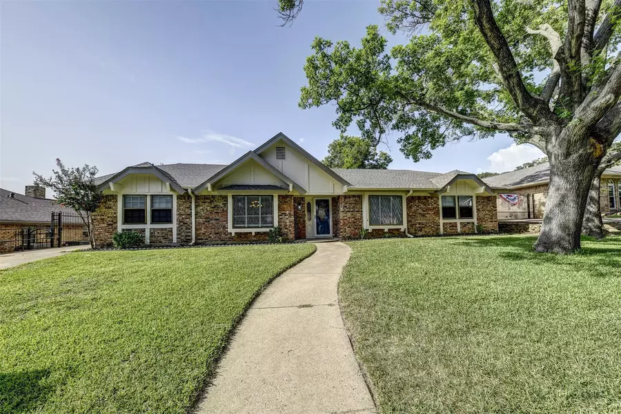 4602 Weyhill Drive, Arlington, TX 76013