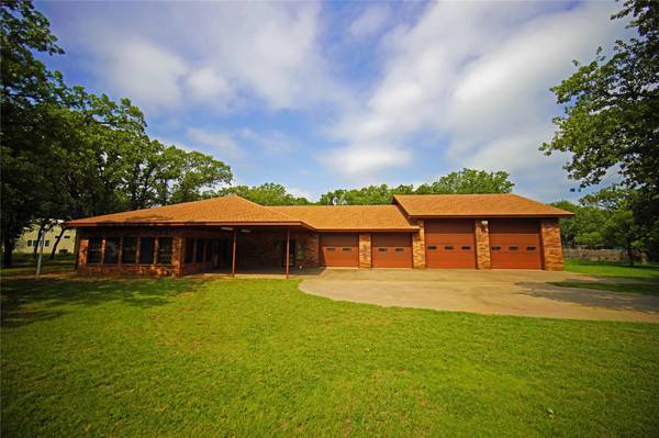 162 Eastledge Drive, Graham, TX 76450