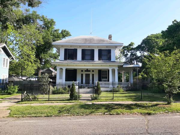 1038 College Street, Shreveport, LA 71104