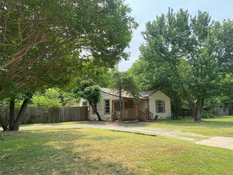 412 Harmon Road, Hurst, TX 76177