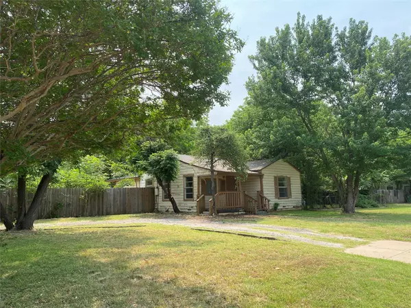 412 Harmon Road, Hurst, TX 76177