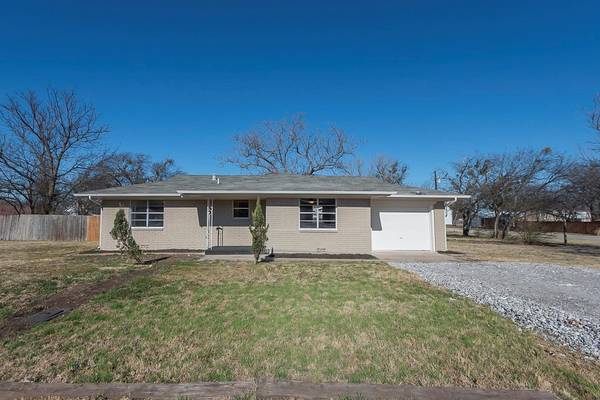 501 W Lake Street, Krum, TX 76249