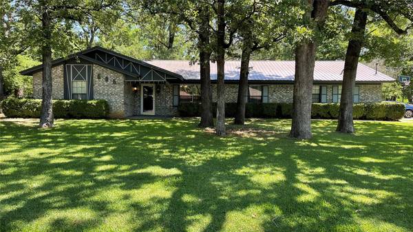 585 SW 25th Street, Paris, TX 75460