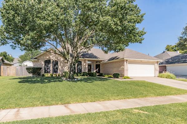 7345 Hidden Oaks Drive, North Richland Hills, TX 76182