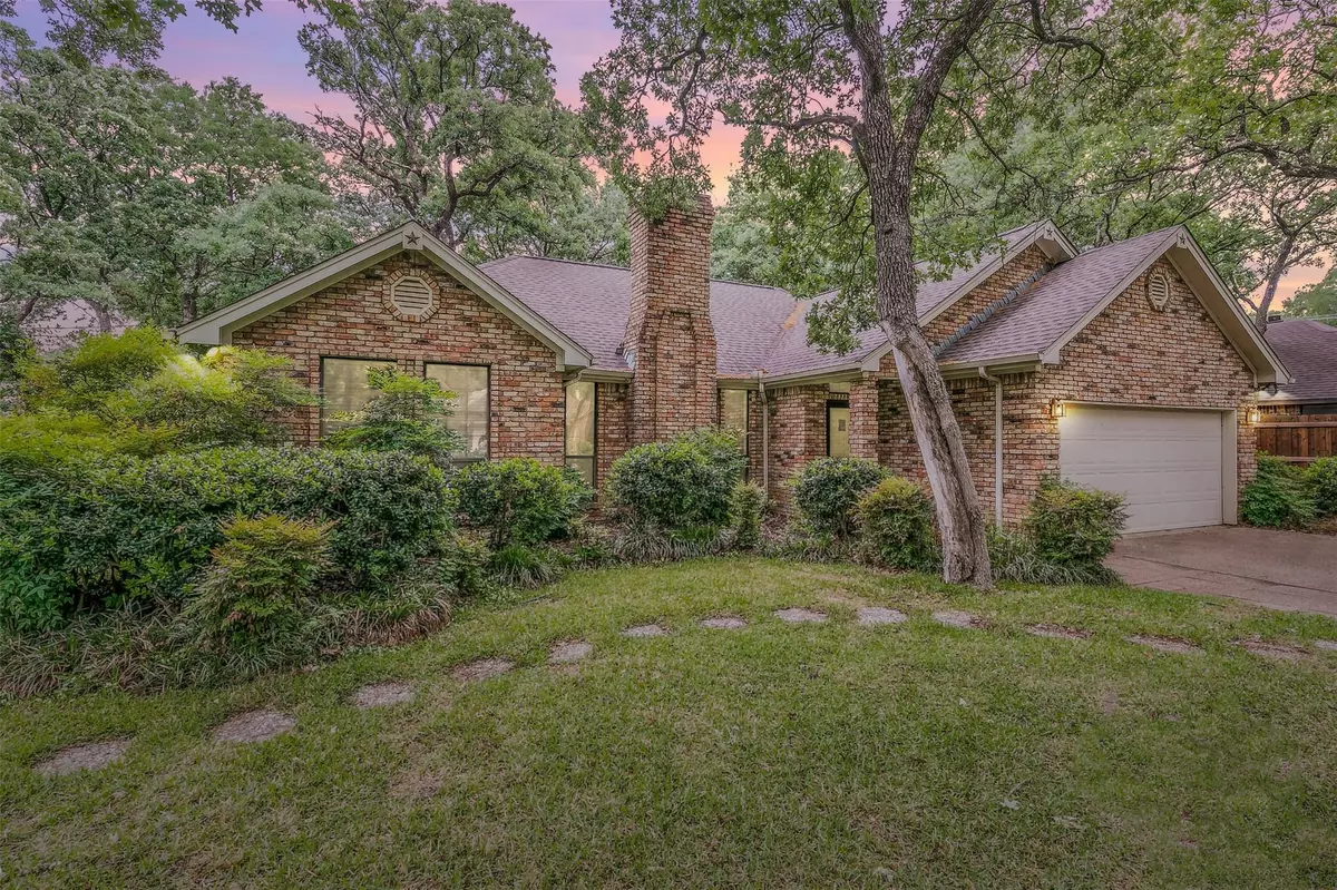 Burleson, TX 76028,932 Glen Oak Drive