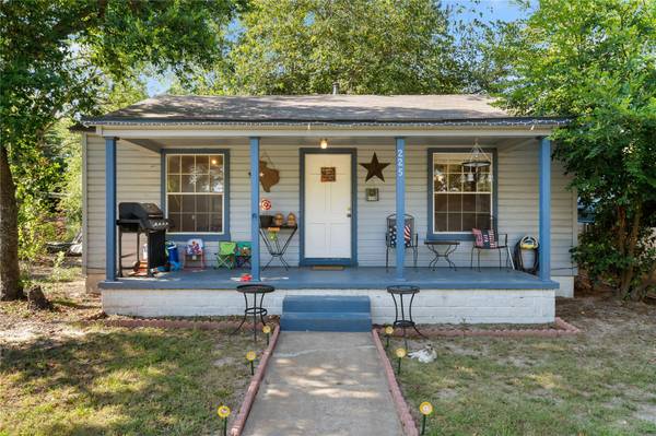 225 W Cross Street, Mount Pleasant, TX 75455