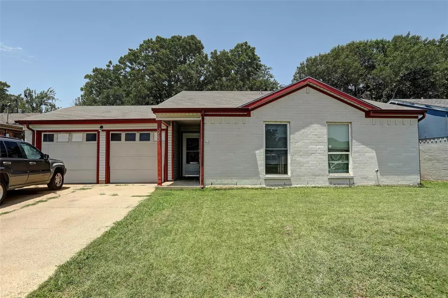 2402 Jo Lyn Lane, Arlington, TX 76014