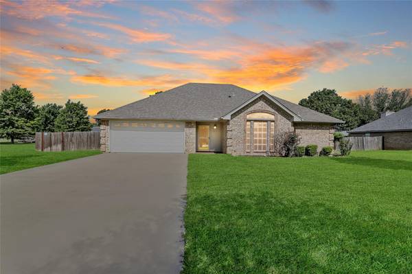 793 Robin Court, Springtown, TX 76082