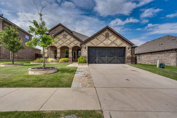 225 Crestlyn Drive, Midlothian, TX 76065