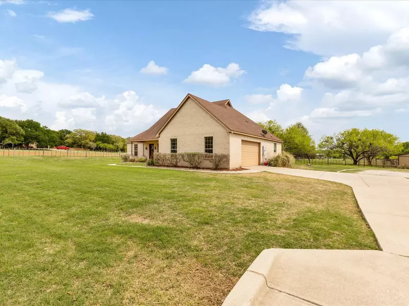 211 Chaparral Drive, Granbury, TX 76049