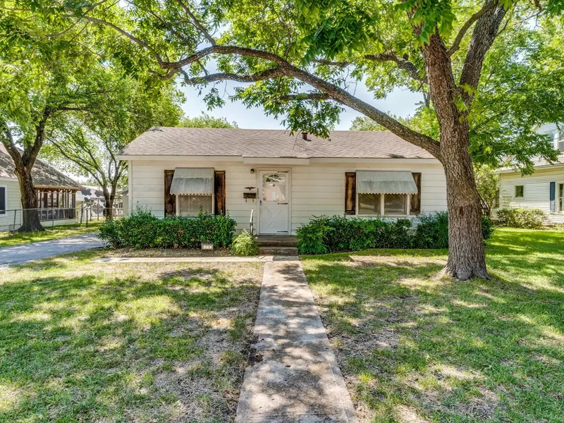 800 Williams Street, Waxahachie, TX 75165