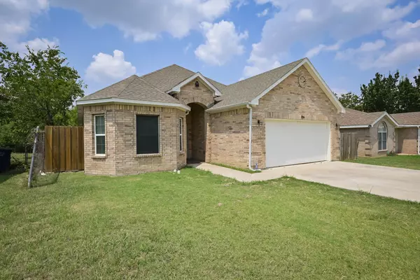 Fort Worth, TX 76105,2916 Canberra Court