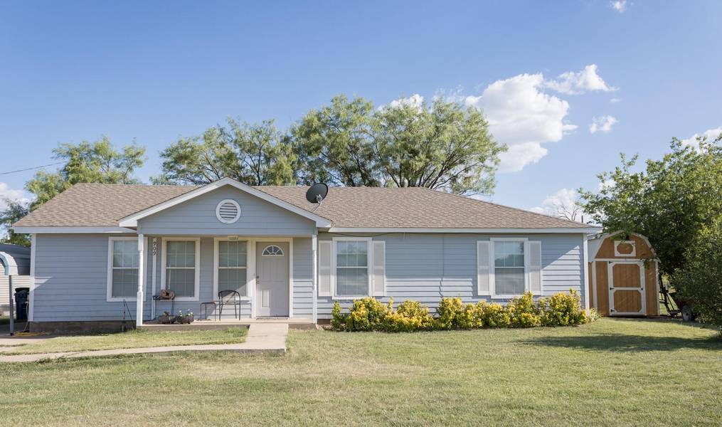 909 N 10th Road, Albany, TX 76430