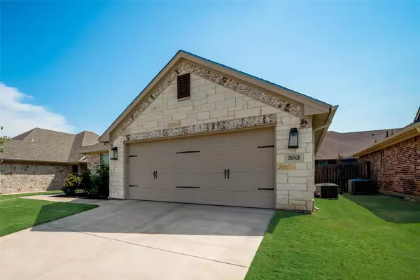 Granbury, TX 76049,303 Jacinth Lane