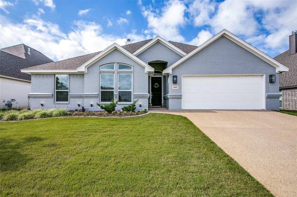 10905 Trail Ridge Drive, Benbrook, TX 76126