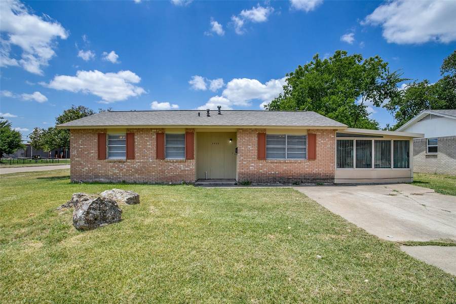 2433 Narobi Place, Mesquite, TX 75149