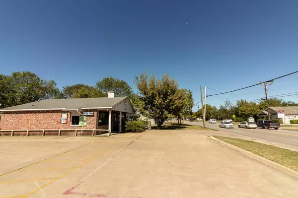 Kaufman, TX 75142,1606 S Washington Street