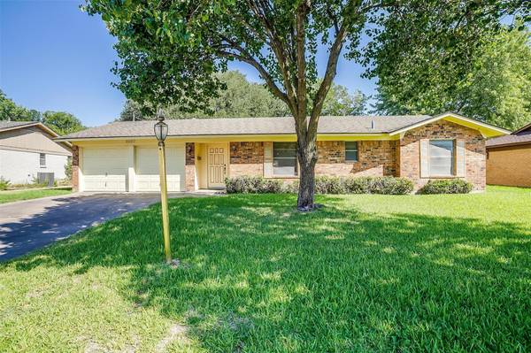 1007 Keller Avenue, Benbrook, TX 76126