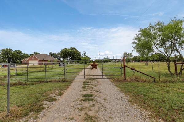 302 Private Road 3729, Bridgeport, TX 76426