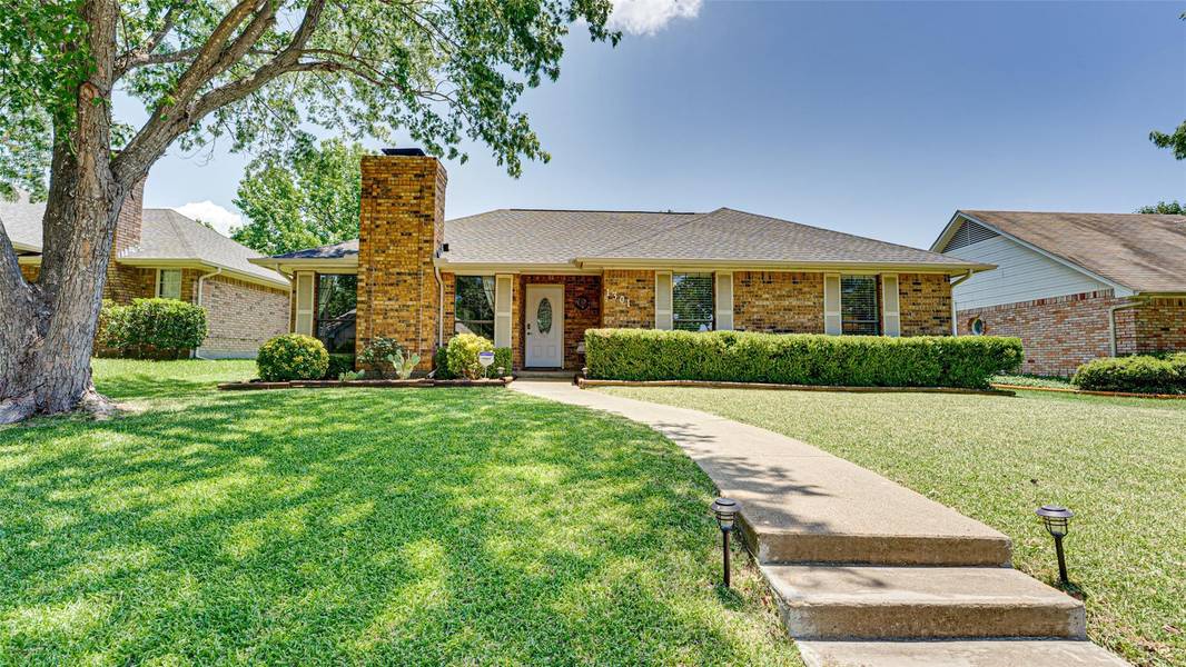 1301 Casa Linda Street, Ennis, TX 75119