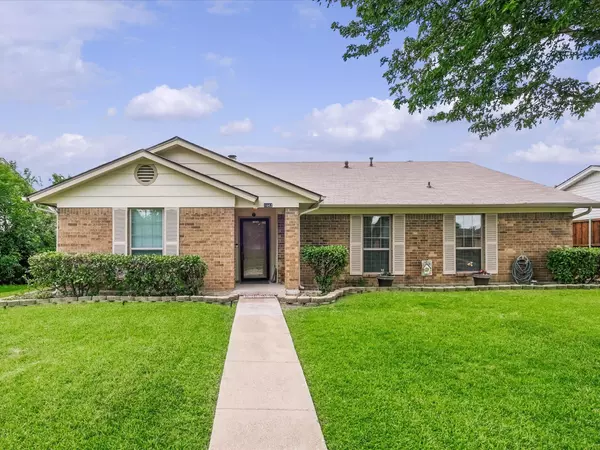 1642 Clydesdale Drive, Lewisville, TX 75067