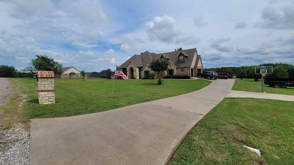 111 Whispering Winds Drive, Gunter, TX 75058