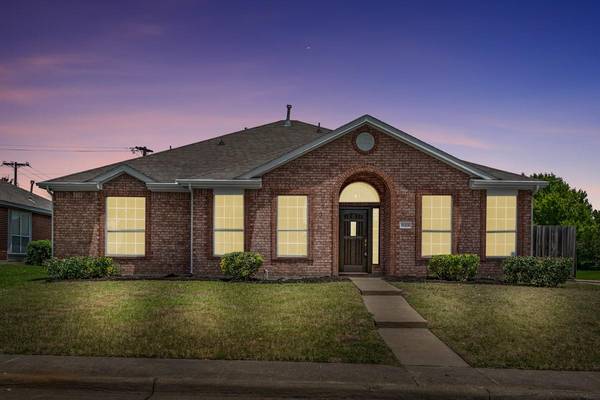 829 Longleaf Drive, Desoto, TX 75115