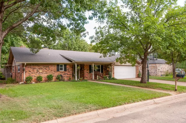 Arlington, TX 76013,1907 Jamestown Court