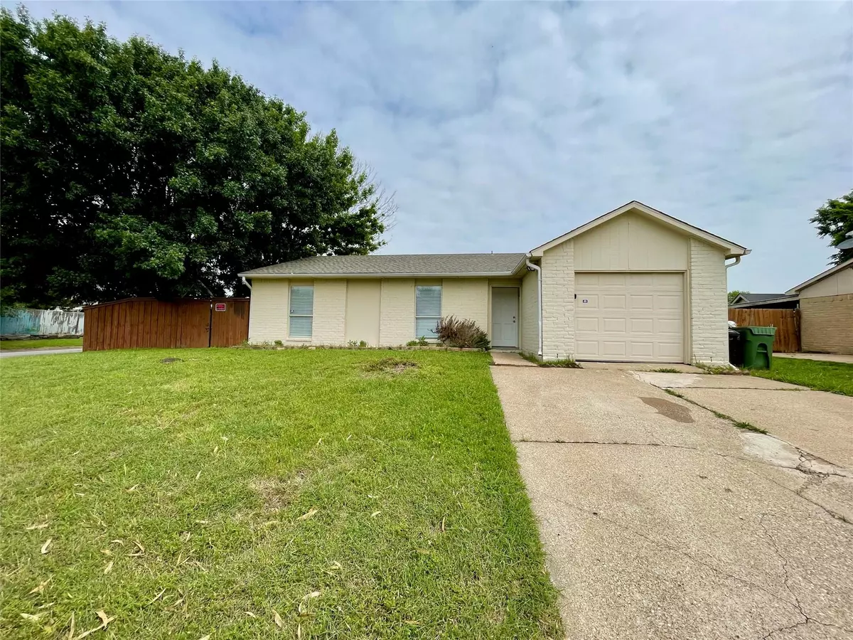 Arlington, TX 76014,2301 Cripple Creek Drive