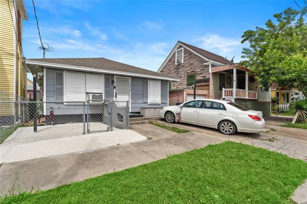 1317 32nd Street,  Galveston,  TX 77550