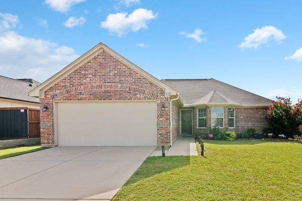 913 Glenview Drive, Aubrey, TX 76227