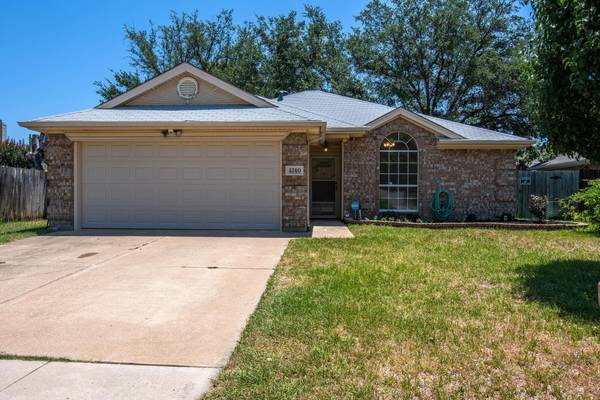 4140 Maryanne Place, Haltom City, TX 76137