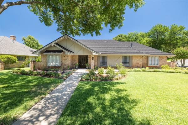 701 Loch Lomond Drive, Arlington, TX 76012