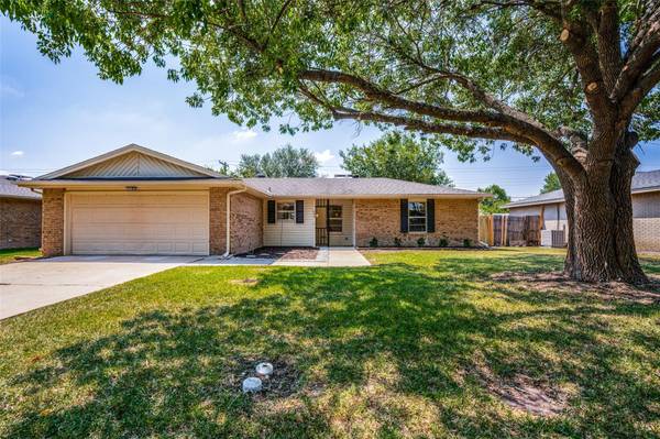 206 Myrtle Avenue, Waxahachie, TX 75165