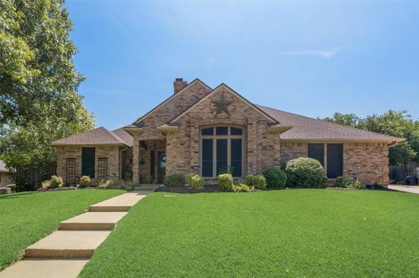 800 Forestcrest Court, Euless, TX 76039