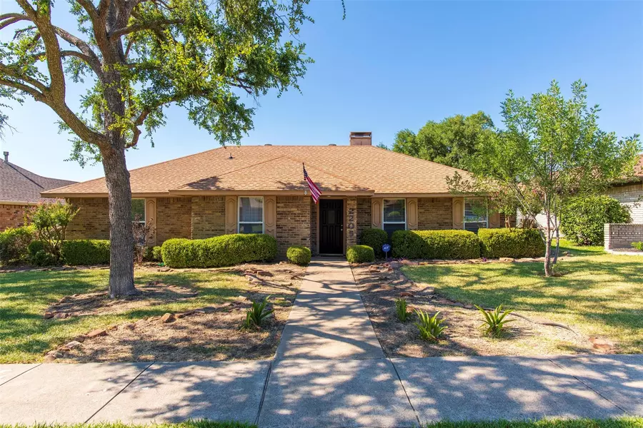 2205 Roundrock Drive, Carrollton, TX 75007