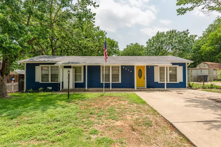 5516 David Strickland Road, Fort Worth, TX 76119