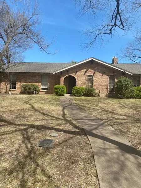 1231 Springbrook Circle, Desoto, TX 75115