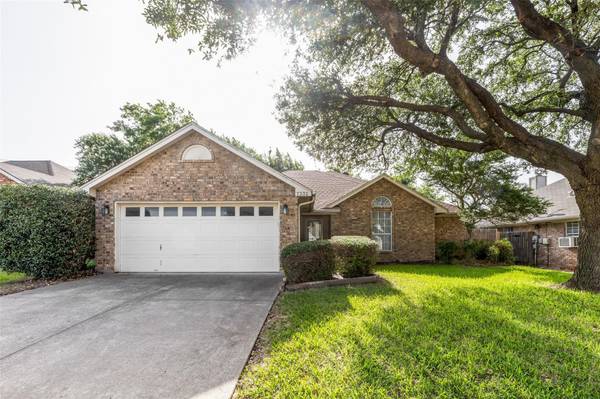 7332 Amber Drive, Watauga, TX 76148