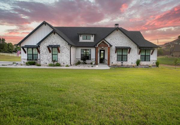 16385 Stallion Shores Court, Lindale, TX 75771