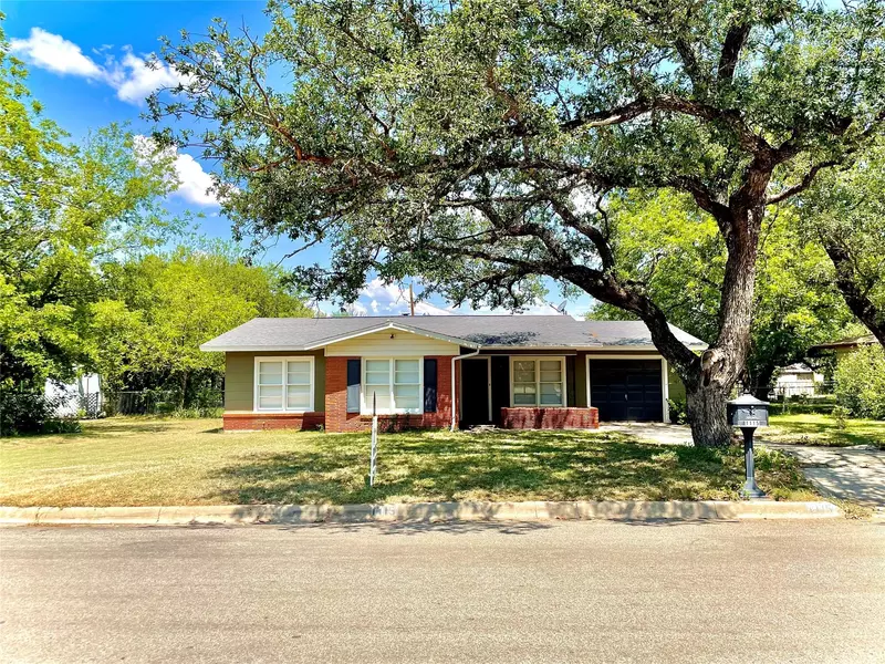 1115 Oakland Drive, Brownwood, TX 76801