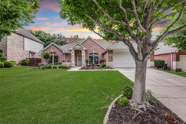 933 Fall Creek, Grapevine, TX 76051