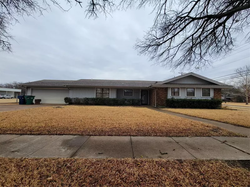 831 Plum St., Graham, TX 76450