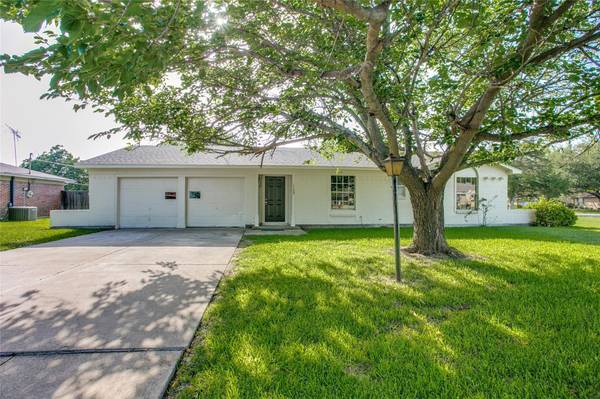 1109 John Reagan Street, Benbrook, TX 76126