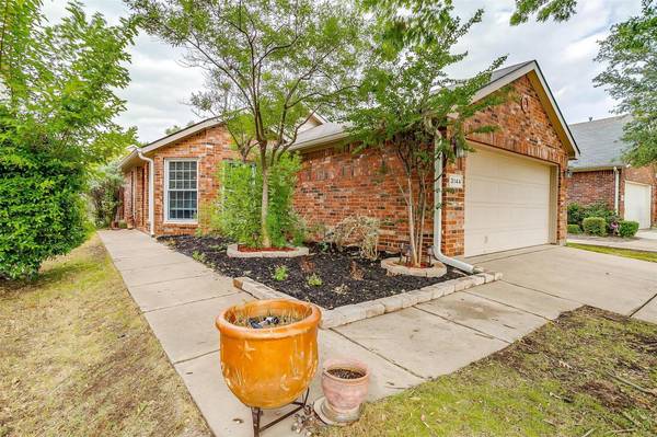 3144 Hollow Valley Drive, Fort Worth, TX 76244