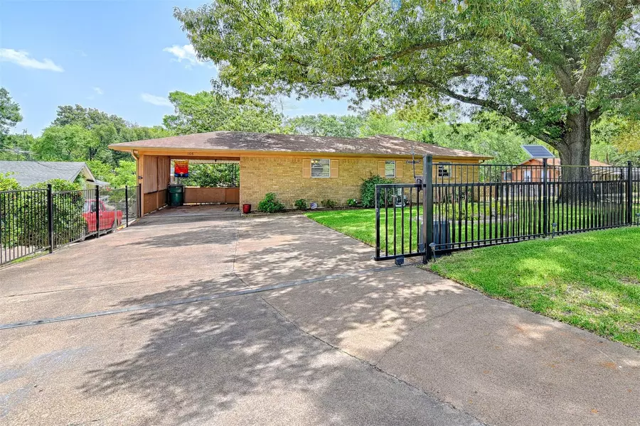 108 Henderson Harbor Circle, Mabank, TX 75156