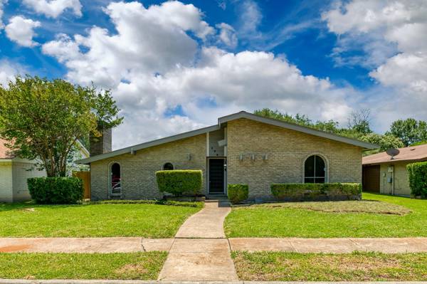 338 Wildbriar Drive, Garland, TX 75043